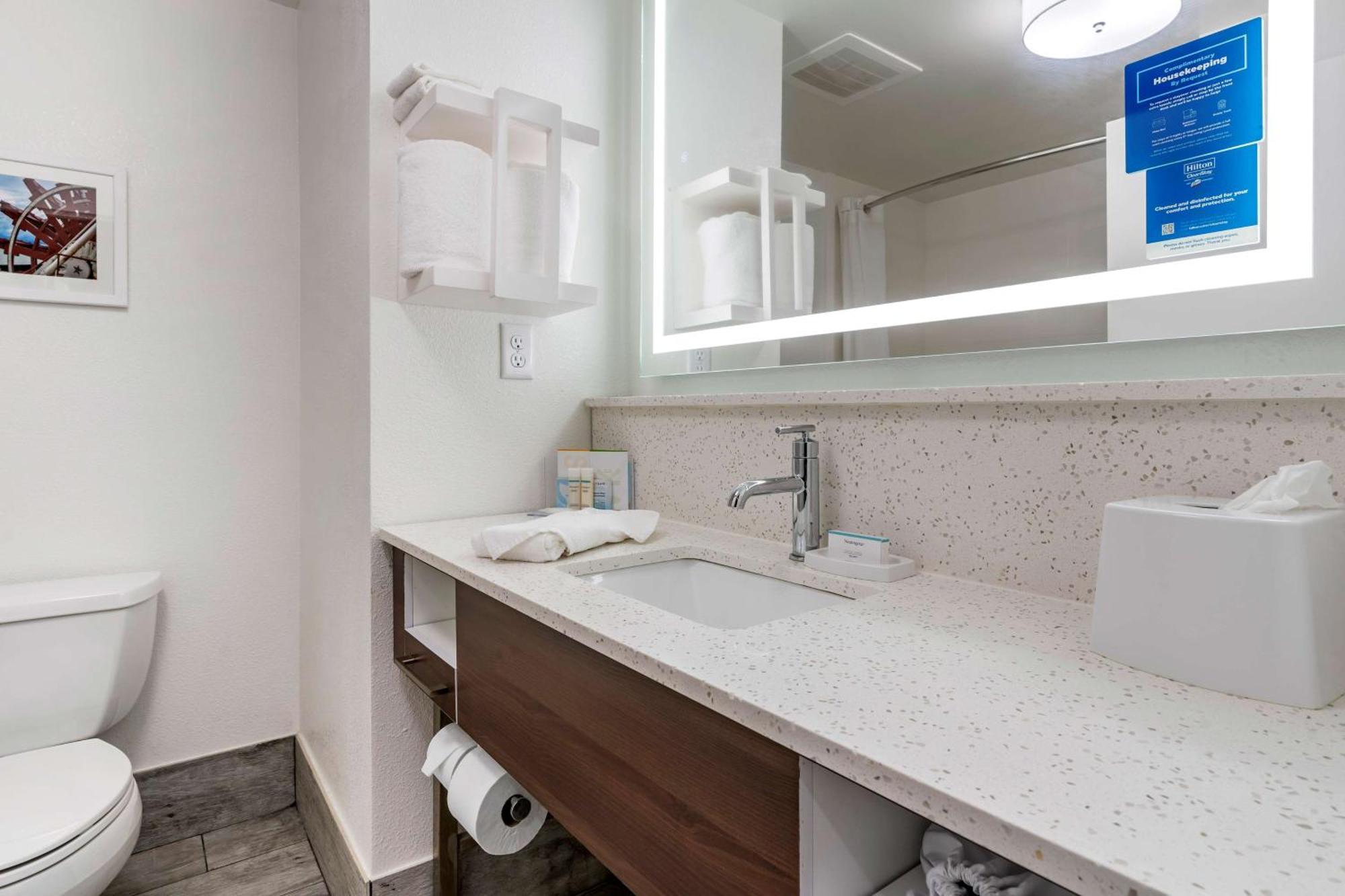 Hampton & East Hotel 3*